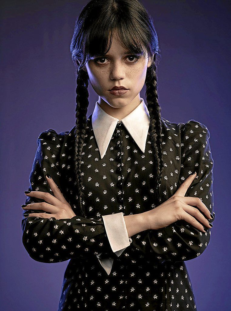 El famoso vestido de grandes cuellos blancos de Miércoles, mezcla estilo ‘preppy’ y gótico.