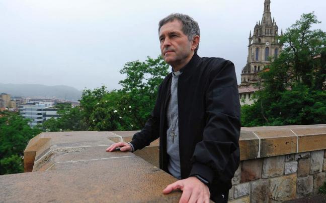 Joseba Segura, obispo de Bilbao. Joseba Segura, obispo de Bilbao.
