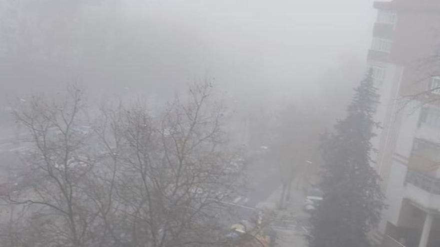 La niebla cubre Aranbizkarra y la calle Valladolid