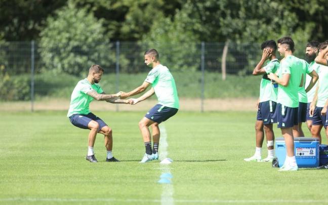 Iñigo Martínez durante una sesión de entrenamiento en Harsewinkel Iñigo Martínez durante una sesión de entrenamiento en Harsewinkel