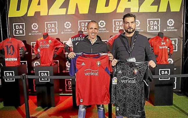 Exposici&oacute;n de camisetas hist&oacute;ricas con Pu&ntilde;al y Ricardo.