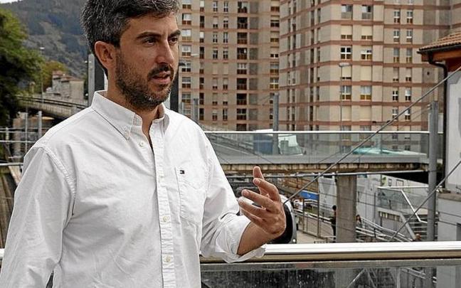 El portavoz jeltzale, Josu Mendicute, durante su comparecencia. | FOTO: N.G.