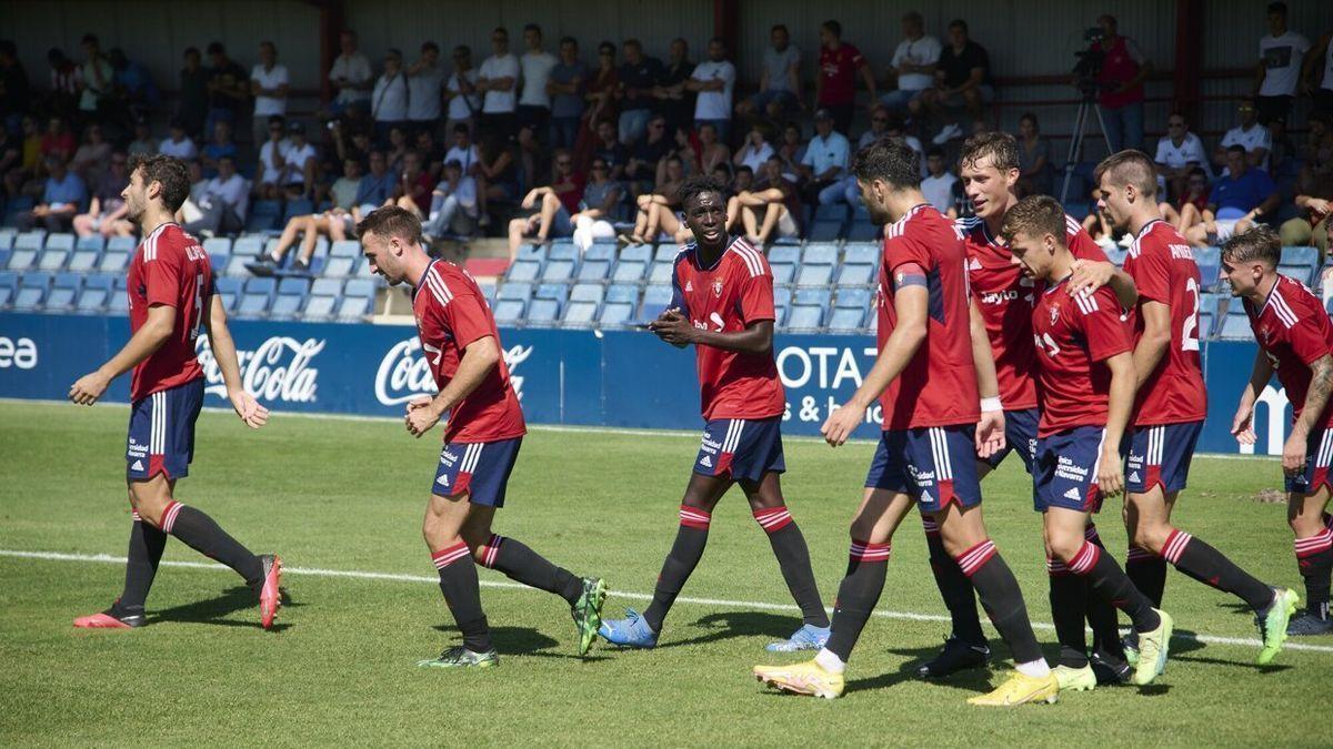 Los jugadores de Osasuna Promesas celebran el primer tanto de Ander Yoldi