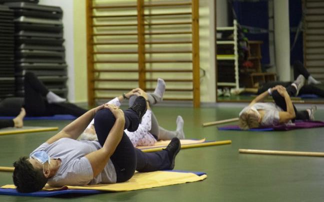 Actividad deportiva en un centro cívico de Vitoria