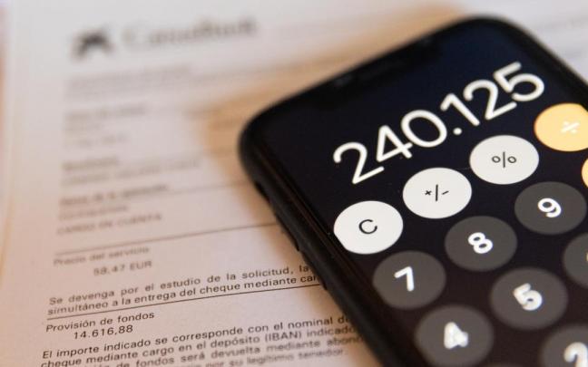 La subida de tipos encarecerá las hipotecas a tipo variable.