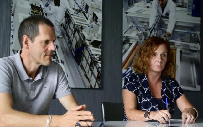 Los responsables de Cidetec &Oacute;scar Miguel y Eva Garc&iacute;a.