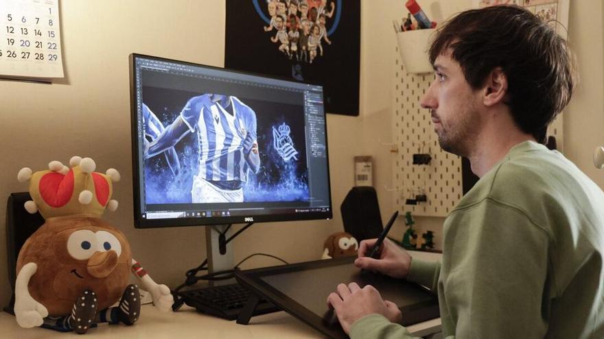 Mikel Soro, trabajando en su ordenador donde se puede ver su diseño para las camiestas de la Real Sociedad