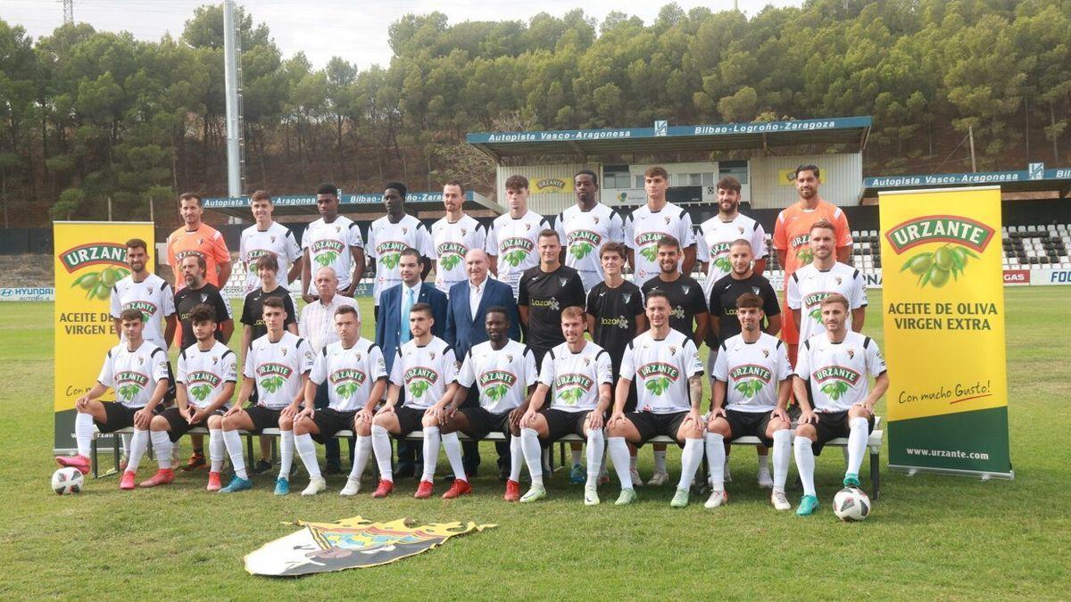 La plantilla del CD Tudelano durante la presentación en el estadio Ciudad de Tudela