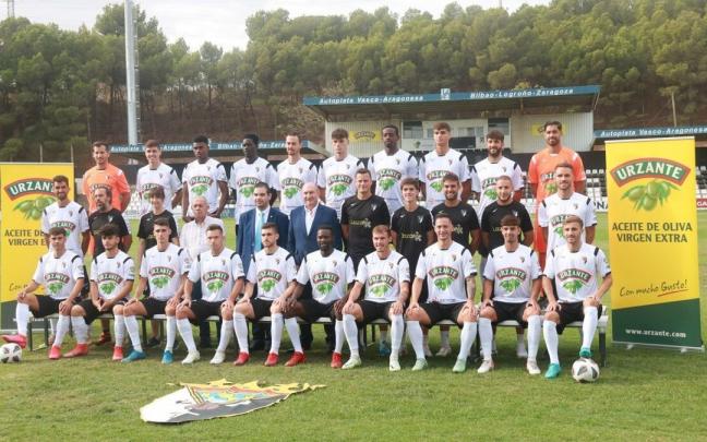 La plantilla del CD Tudelano durante la presentación en el estadio Ciudad de Tudela La plantilla del CD Tudelano durante la presentación en el estadio Ciudad de Tudela