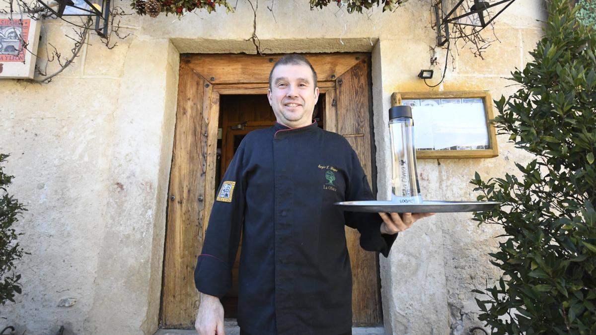El dueño del restaurante La Olma de Pedraza, en la localidad segoviana de Pedraza.