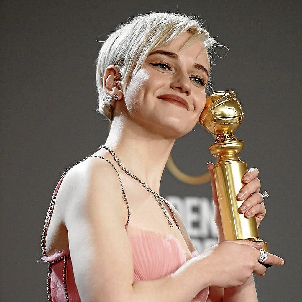 Julia Garner.