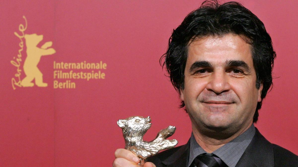 El director de cine iraní Jafar Panahi tras ganar el Oso de Oro en la Berlinale de 2015.