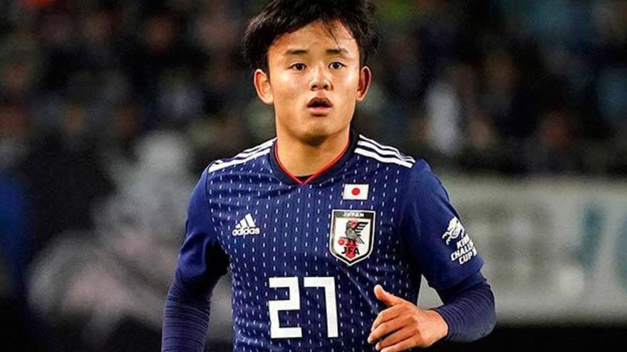 Take Kubo en un partido con Japón