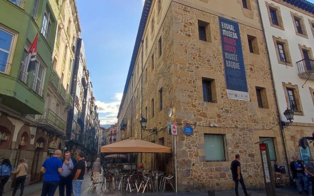 Las terrazas de la calle María Muñoz podrían verse afectadas por las obras de reforma integral del Museo Vasco.