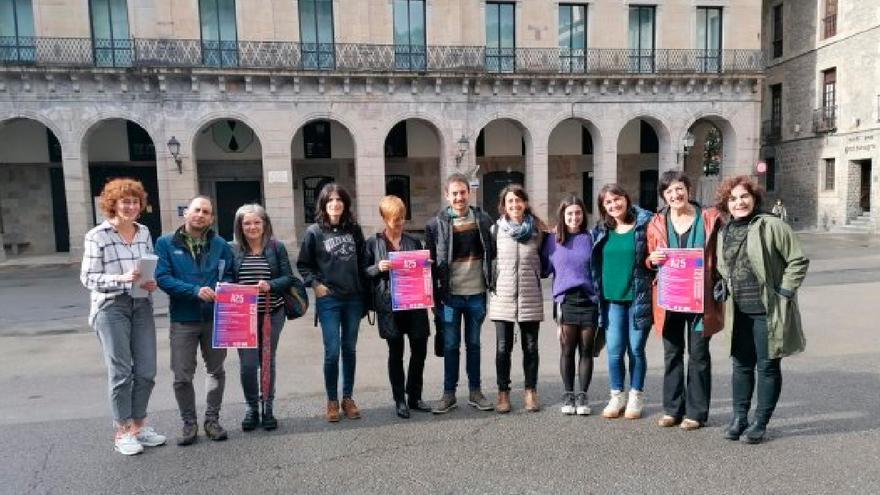 Representantes del Consejo de Igualdad de Bergara anunciando los actos.