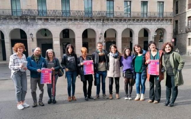 Representantes del Consejo de Igualdad de Bergara anunciando los actos.