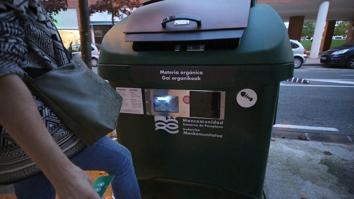 Contenedor de apertura con tarjeta electrónica en Medillorri