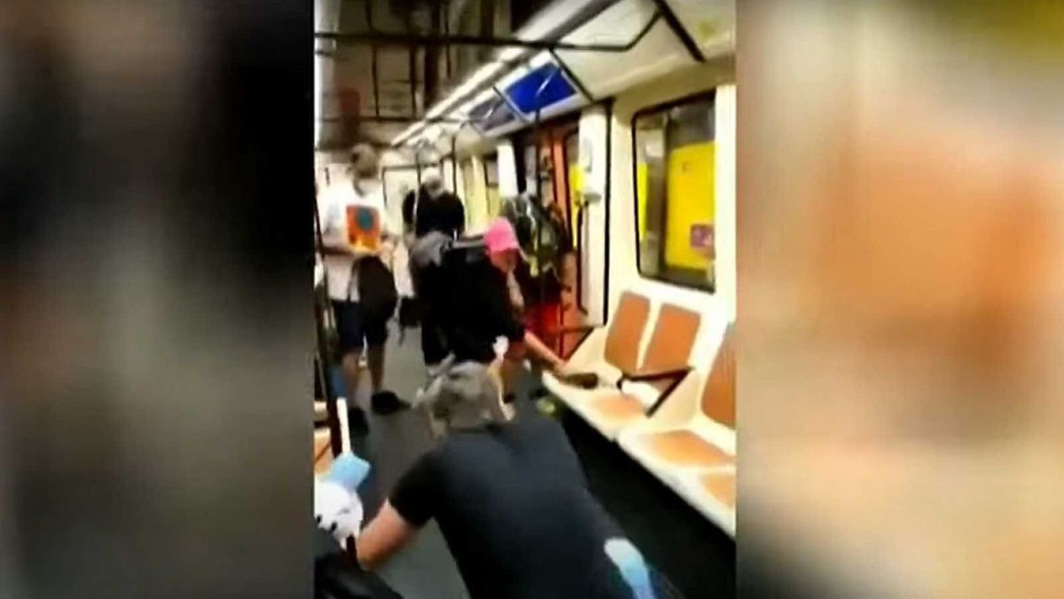 Momento de la agresión al sanitario en el metro de Madrid.