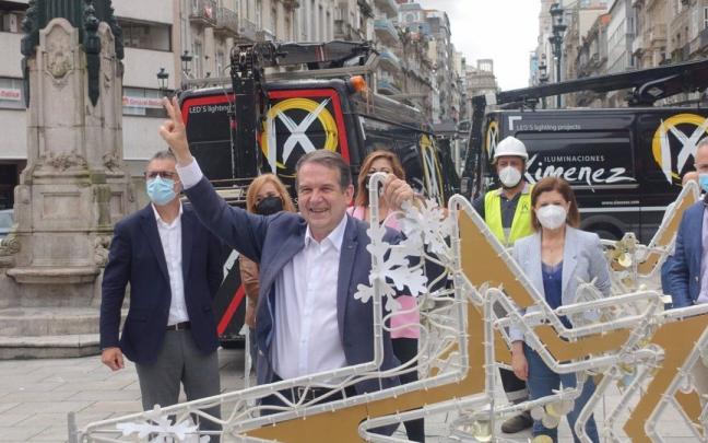 Abel Caballero, con las luces de Navidad que se han empezado a instalar en Vigo Abel Caballero, con las luces de Navidad que se han empezado a instalar en Vigo