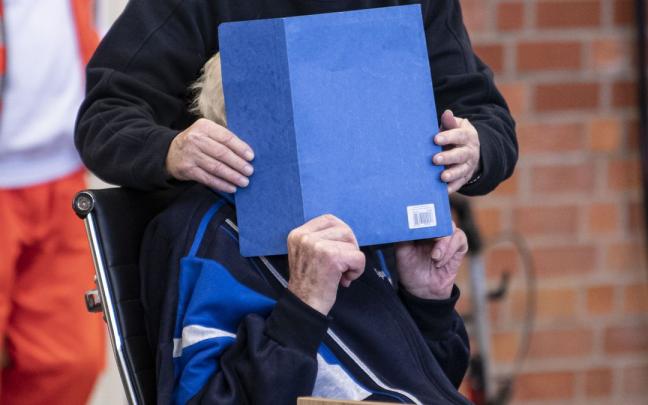 El hombre de 101 años condenado a cinco años de cárcel. El hombre de 101 años condenado a cinco años de cárcel.