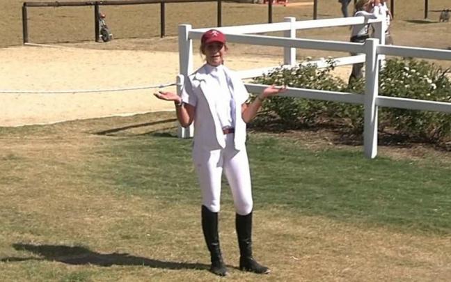 La infanta (doña) Elena, tras participar en la exhibición hípica.