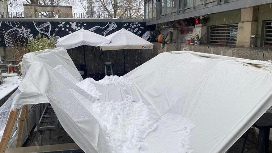 La estructura de la terraza de Falerina, rota por la nieve