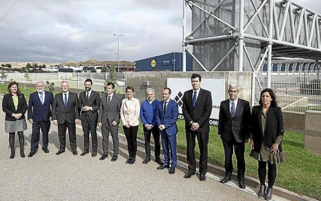 (Izda-dcha) Matilde García Echevarría, José Ignacio Zudaire, Carlos Javier Navarro, Roger Torrent, Mikel Irujo, María Chivite, Jesús Sesma, Iñigo Ansola, Guillermo Alonso y Uxue Itoiz. | FOTO: CEDIDA