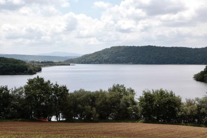 Panorámica del embalse de Urrunaga.