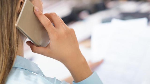 El 'vishing' trata de conseguir los datos de la víctima para sacarle dinero o forzarle a cambiar de compañía. El 'vishing' trata de conseguir los datos de la víctima para sacarle dinero o forzarle a cambiar de compañía.