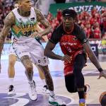 Thomas Bropleh penetra ante Michale Kyser.