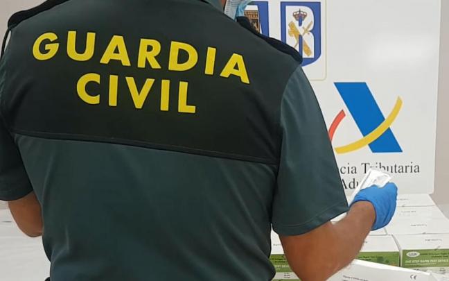 Un agente de la Guardia Civil. Un agente de la Guardia Civil.
