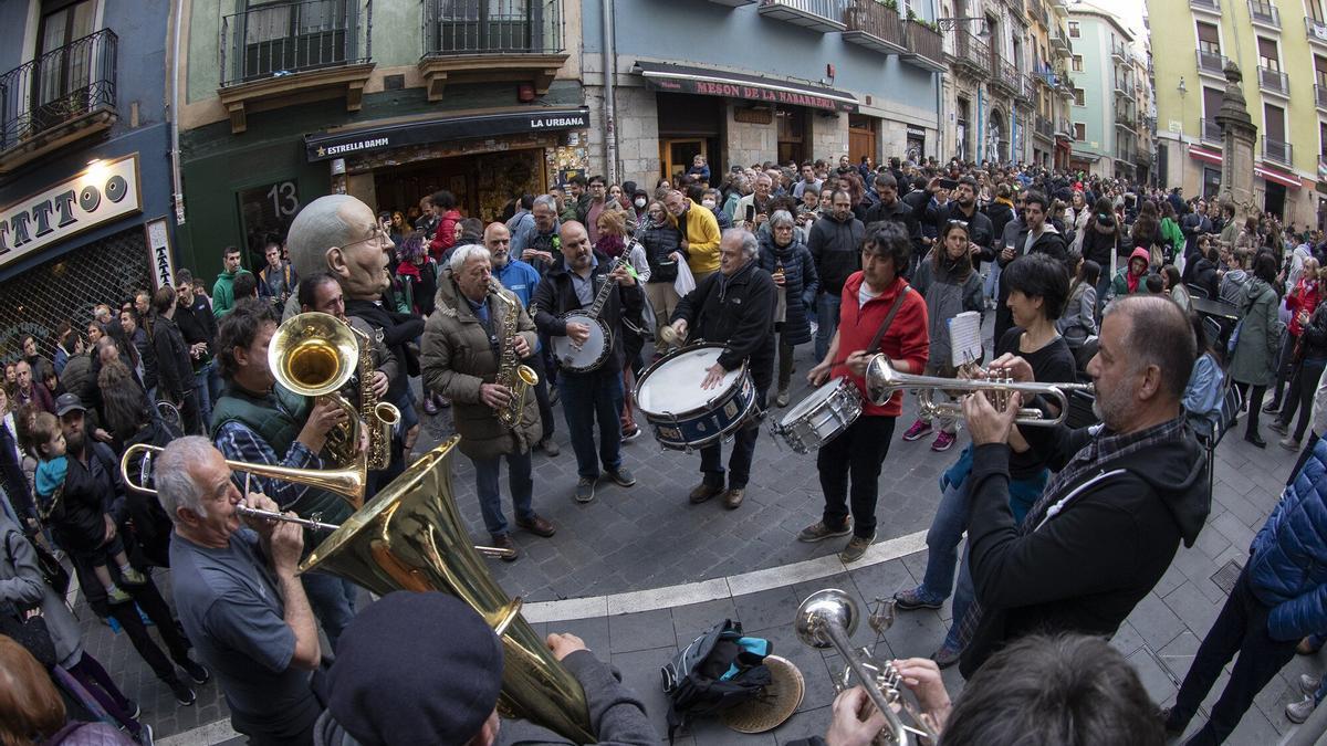 Animación de la Jarauta 69 por un peldaño de la escalera.