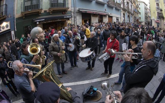 Animaci&oacute;n de la Jarauta 69 por un pelda&ntilde;o de la escalera.