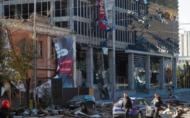 Edificio destruido por un ataque ruso en Kiev.