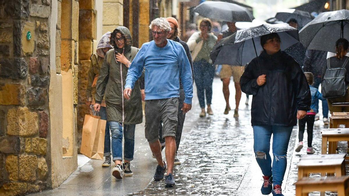 Una de las calles principales del casco de Getaria