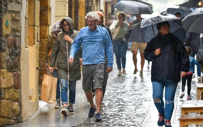Una de las calles principales del casco de Getaria