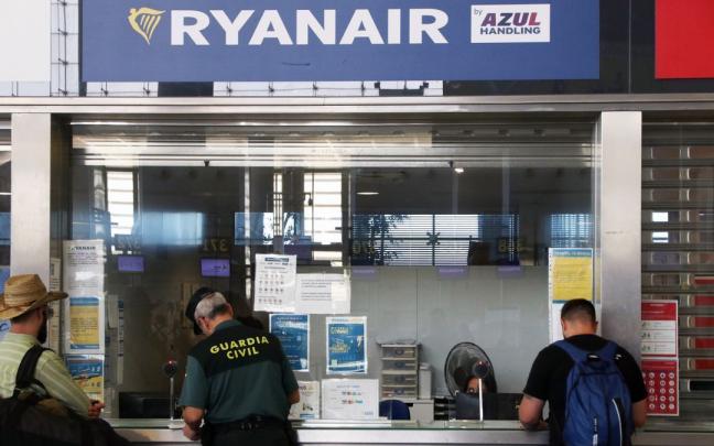 Mostrador de Ryanair en el aeropuerto de Málaga. Mostrador de Ryanair en el aeropuerto de Málaga.