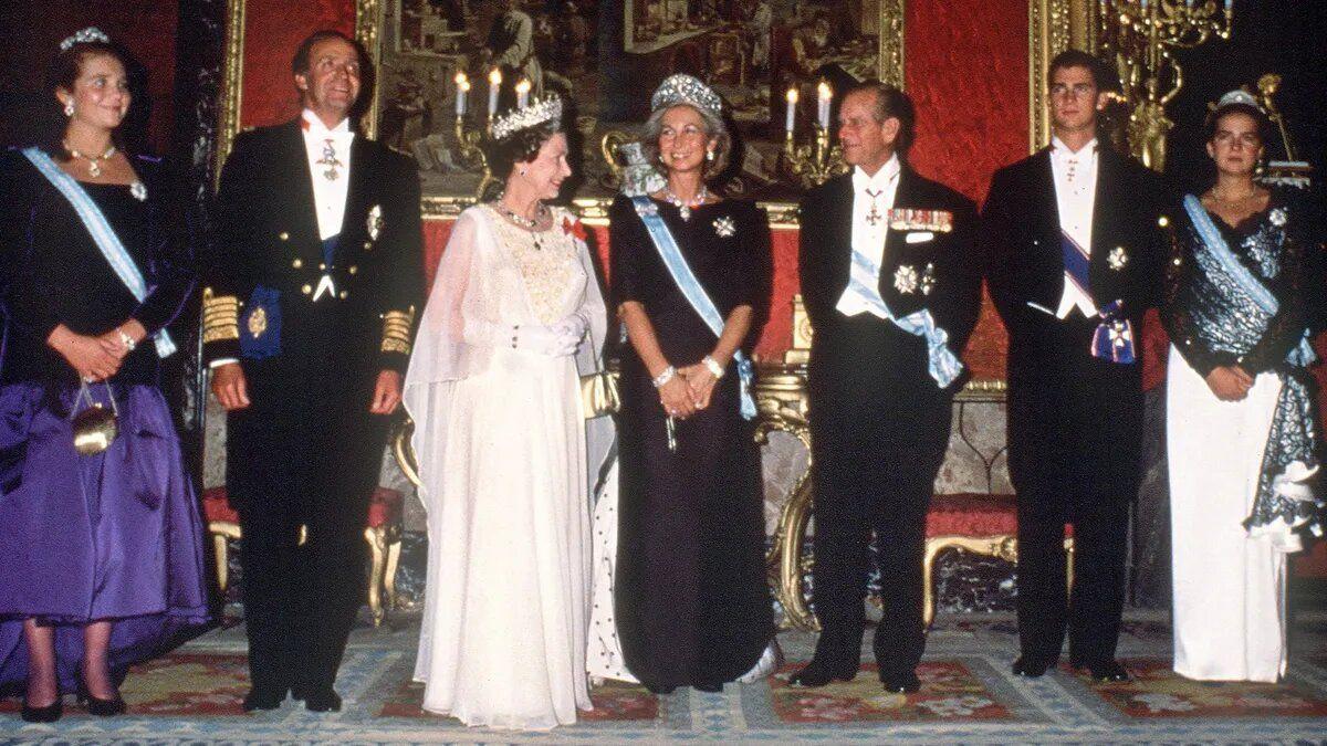 Cena de gala durante la visita de la reina Isabel II a España en 1988.
