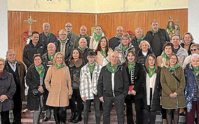 Algunos de los cofrades y ‘Mayordomos’ de Sartaguda posan en la parroquia tras la procesión de mediados de diciembre. Algunos de los cofrades y ‘Mayordomos’ de Sartaguda posan en la parroquia tras la procesión de mediados de diciembre.