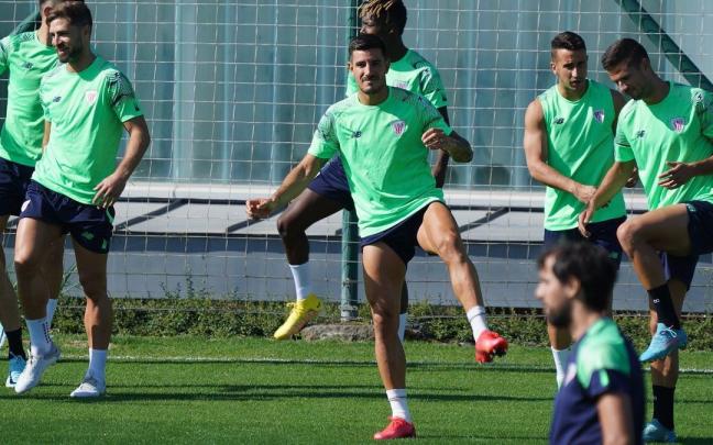 Yuri Berchiche, en la sesión de entrenamiento que tuvo lugar este martes en Lezama.