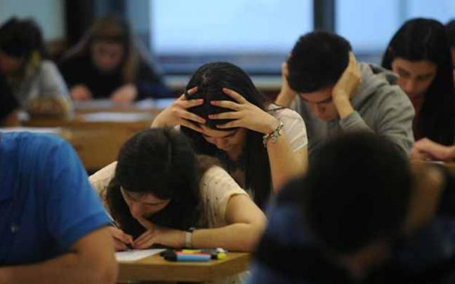 Euskadi inicia el examen de selectividad, al que se presentan 8.820 alumnos