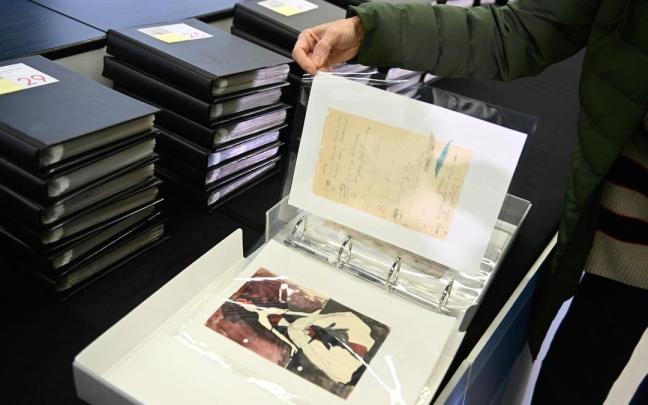 Eusko Jaurlaritzak Euskadiko dokumentu-ondarea zabaldu du, Crist&oacute;bal Balenciagaren eta bere taldearen 8.000 marrazki eta dokumentu baino gehiago eskuratuta