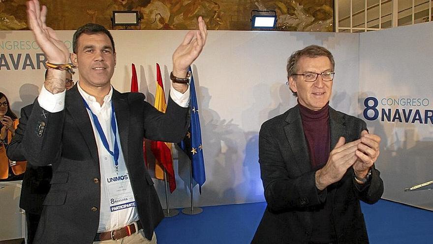 Hacia otra refundación. Javier García, nuevo presidente del PP de Navarra, y Alberto Núñez Feijóo, líder del partido, en el congreso que los populares celebraron el pasado 4 de diciembre, solo ocho días antes de que UPN anunciara la ruptura de la coalición Navarra Suma.