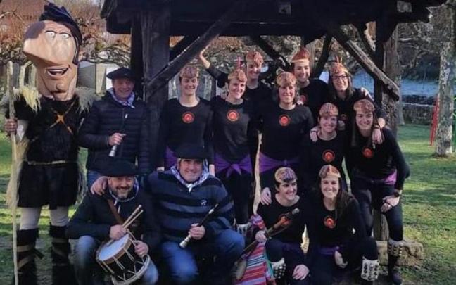 Gartxot, gaiteros de Lumbier y danzantes.