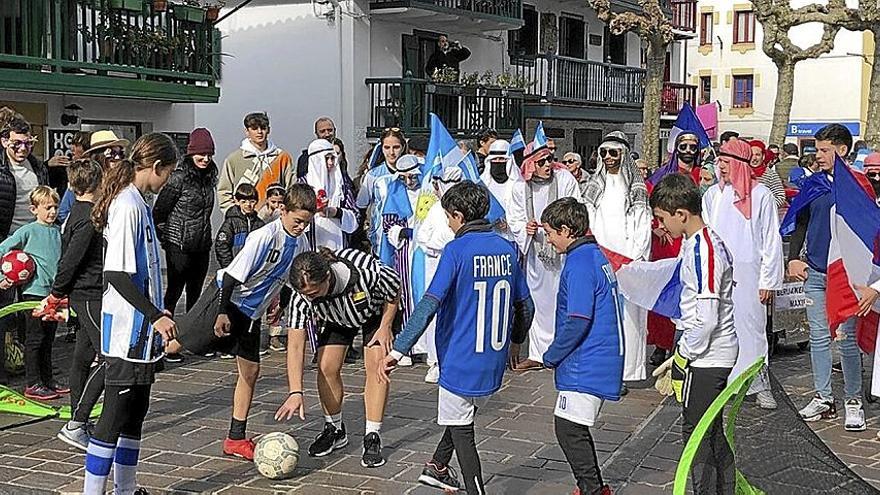 El grupo Girotzen Kultur Elkartea hizo revivir al público la final del Mundial de Catar.