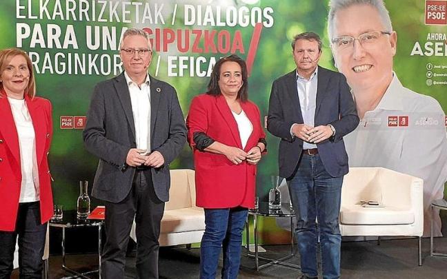 Asensio, acompañado por Mónica Pedreiro, Rafaela Romero y José Antonio Santano. | FOTO: CEDIDA