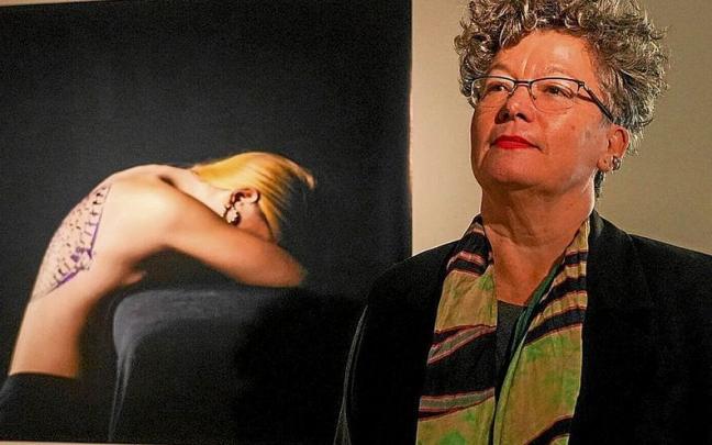 La autora de la muestra, Estíbaliz Sádaba. | FOTO: JORGE MUÑOZ