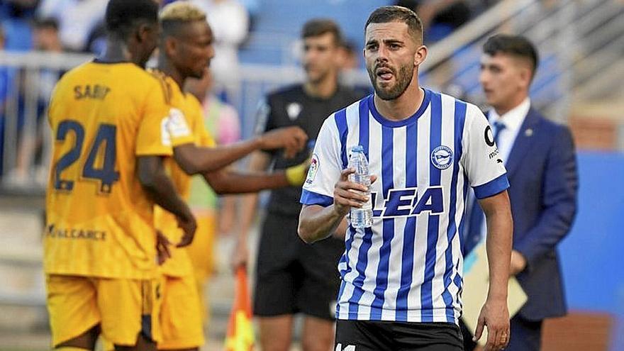 Rioja se refresca durante el choque ante la Ponferradina.