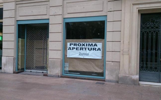 El local de Los Fueros anuncia ya la inminente apertura del negocio