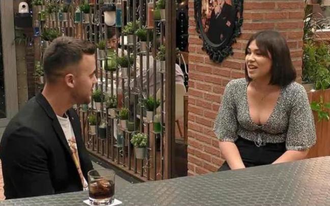 Yoli y Óscar durante su cita en 'First Dates'.